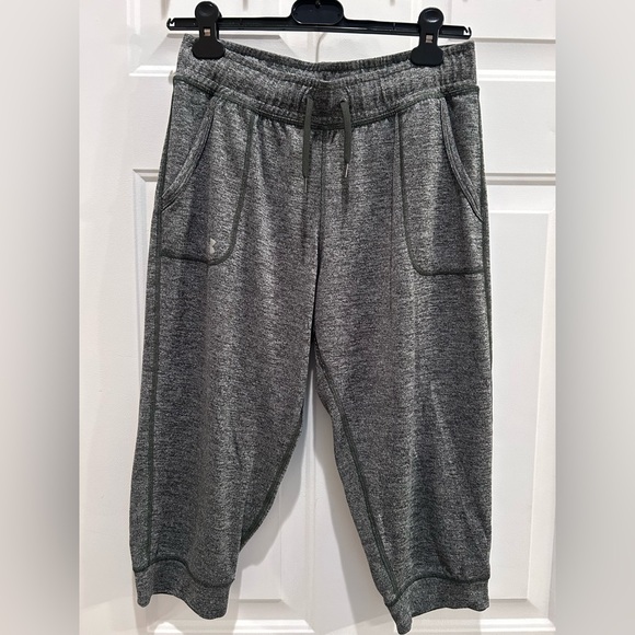 Under Armour Tech Cropped Pant - Women's Pants in Grey - Picture 1 of 4
